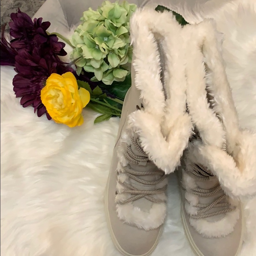 NEW! Cream Boots With Fluffy Fur Accents - Picture 5 of 5